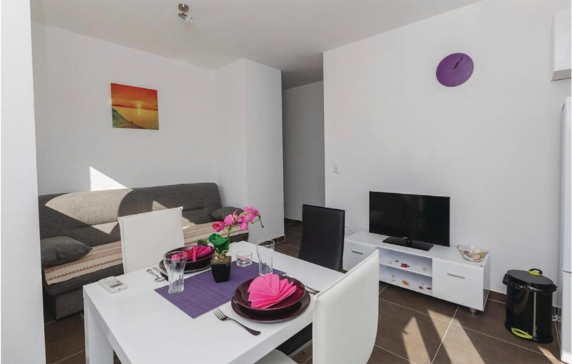 Amazing Apartment In Saldun With Wifi Трогир Екстериор снимка